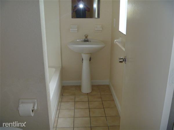 424 S Myrtle Ave - Photo 2 of 11
