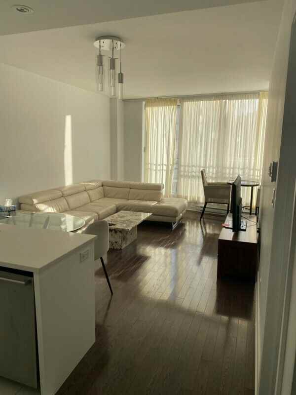 901 Rue De La Commune E - Photo 2 of 11