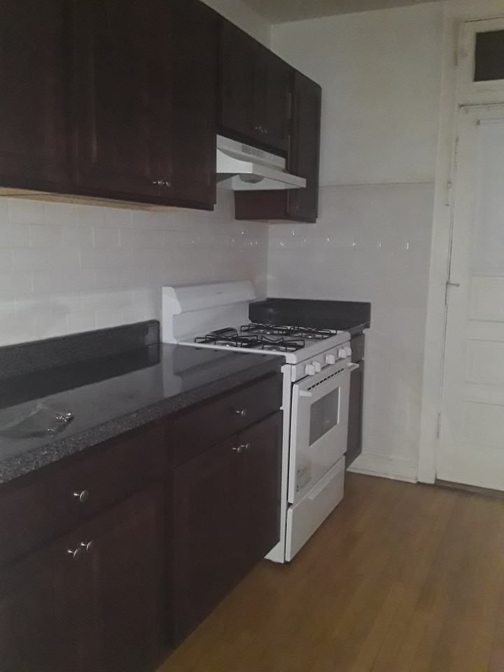 2821 West Berteau Avenue - Photo 2 of 9