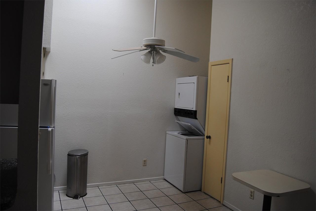 5524 Oakbriar Cir #B - Photo 4 of 15