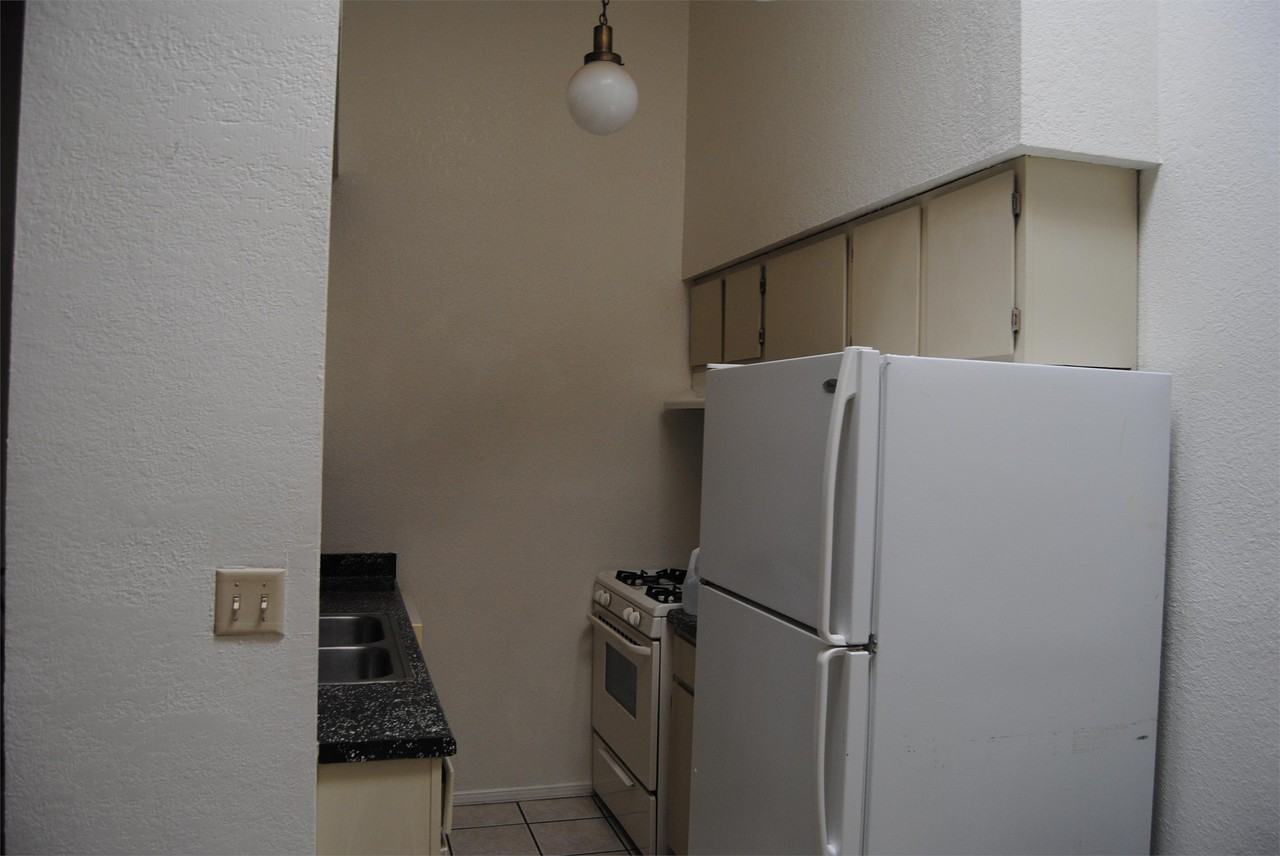 5524 Oakbriar Cir #B - Photo 7 of 15
