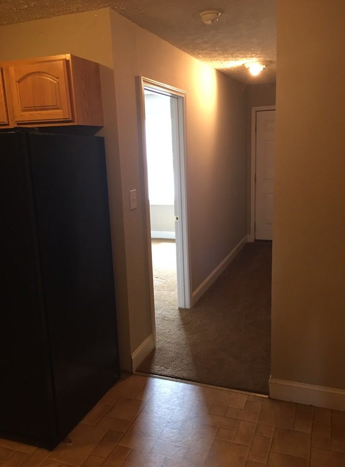 1023 1/2 10th St #2 - Photo 2 of 7