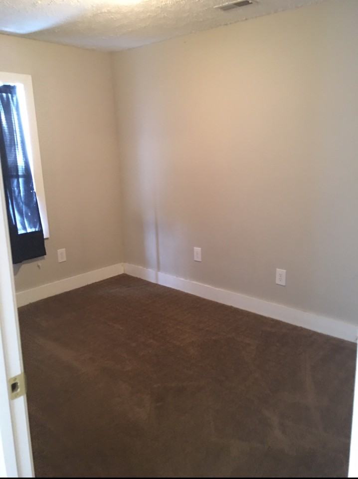 1023 1/2 10th St #2 - Photo 4 of 7