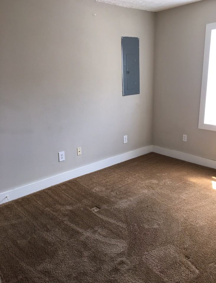 1023 1/2 10th St #2 - Photo 5 of 7