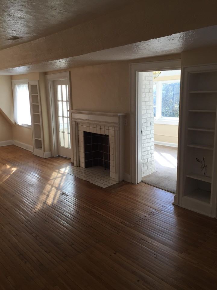 1024 1/2 6th St #1-2 - Photo 3 of 9