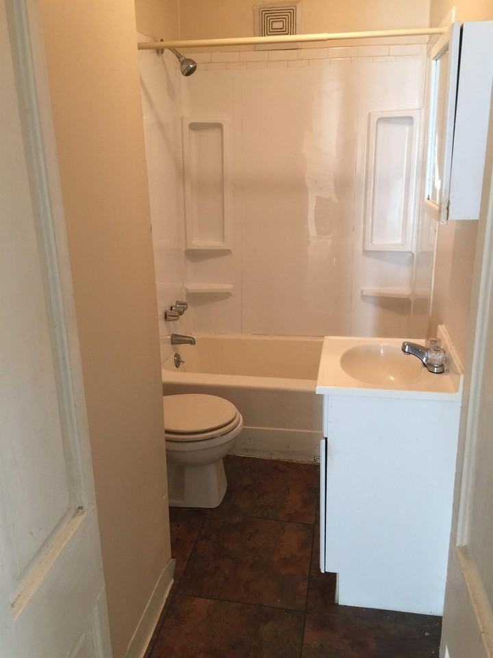 1024 1/2 6th St #1-2 - Photo 4 of 9