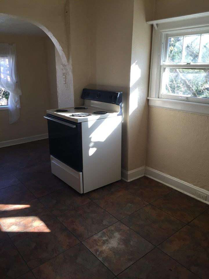 1024 1/2 6th St #1-2 - Photo 6 of 9