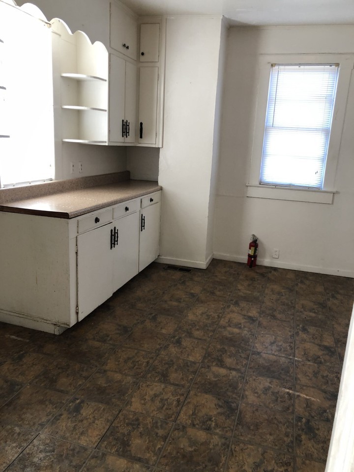 130 65th Pl N #1 - Photo 3 of 6