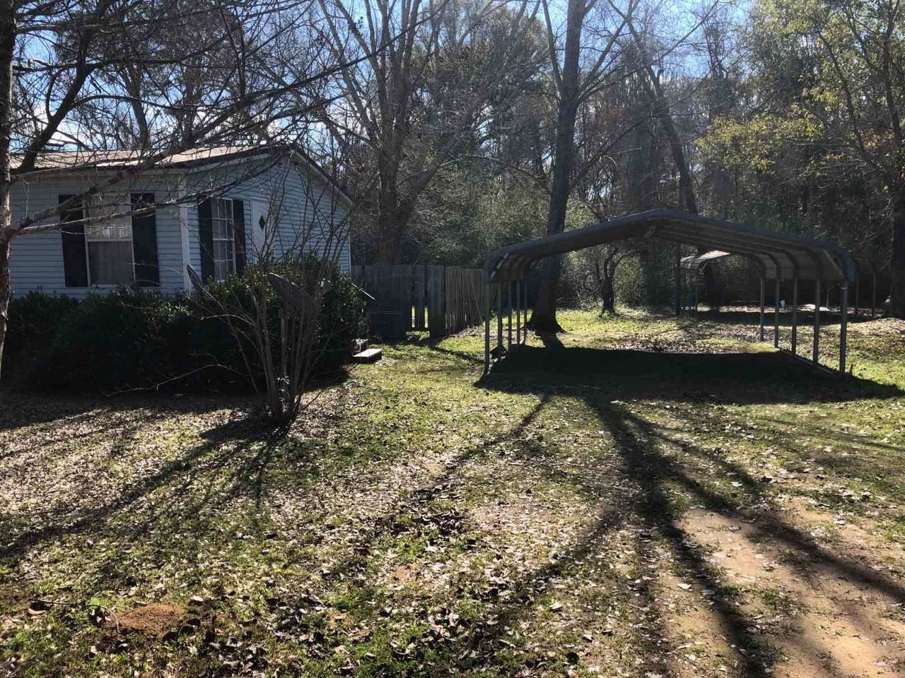 16 Kathryn Dr #1 - Photo 2 of 5