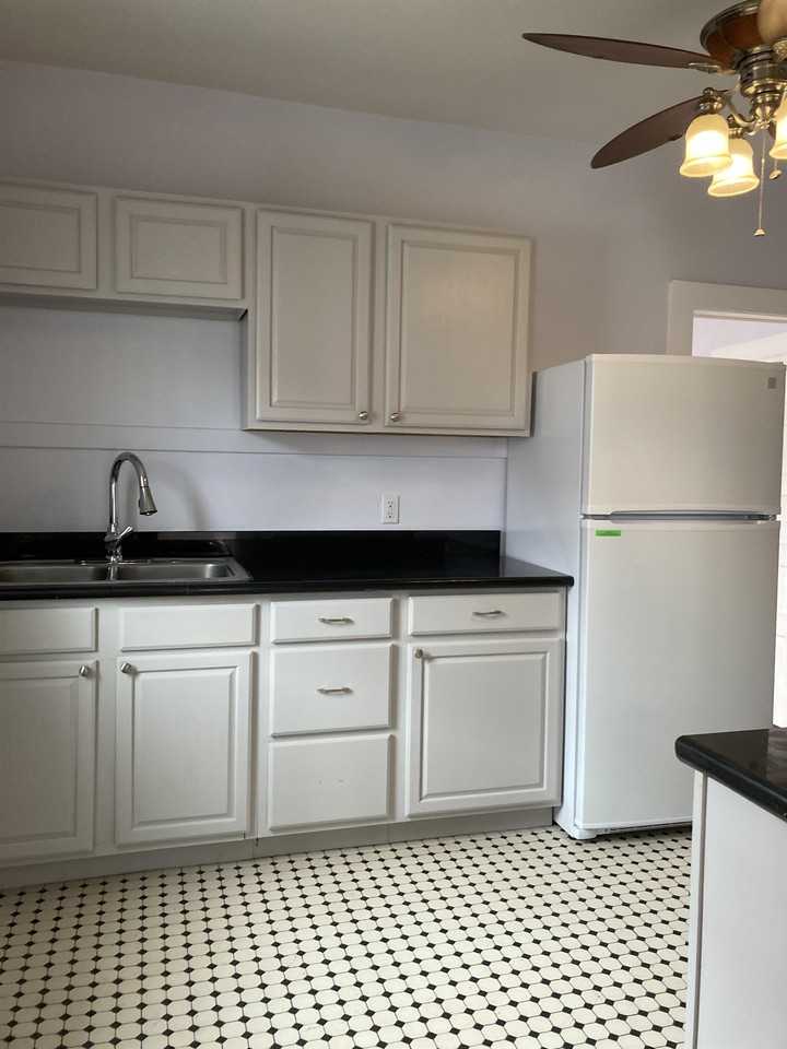 2404 Jasmine Street #2404 - Photo 4 of 16