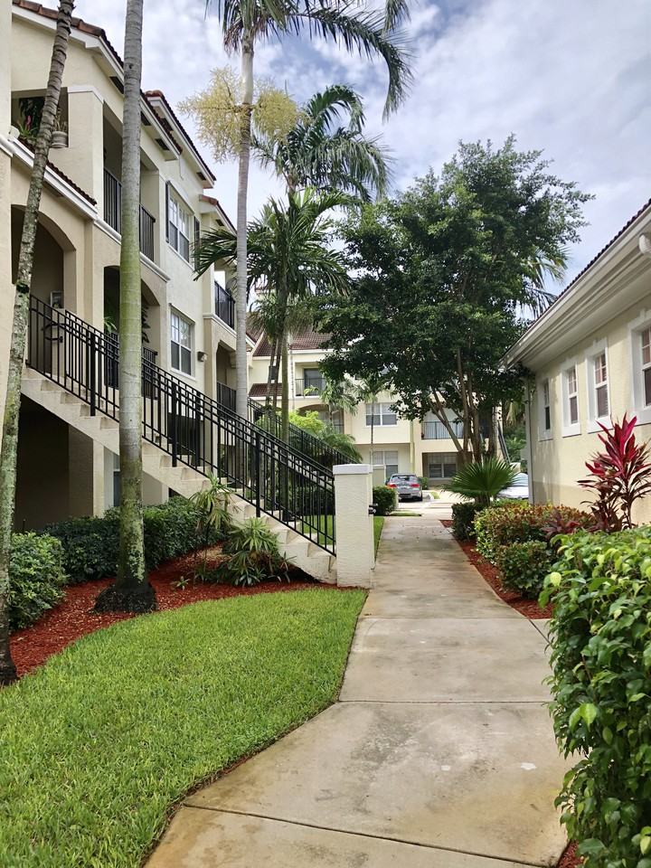 Poinciana Condo Apartments For Rent Bland Rd Sample Rd Coral Springs Fl 33067 Zumper