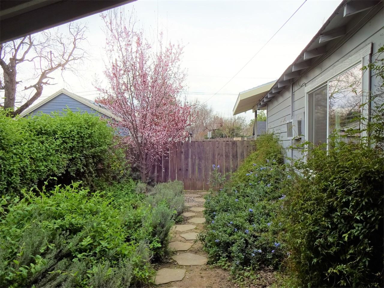 1187 Warner St #1 - Photo 3 of 21