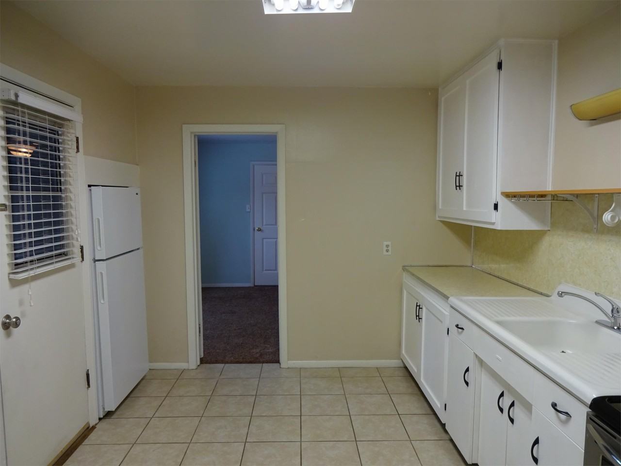 1187 Warner St #1 - Photo 7 of 21