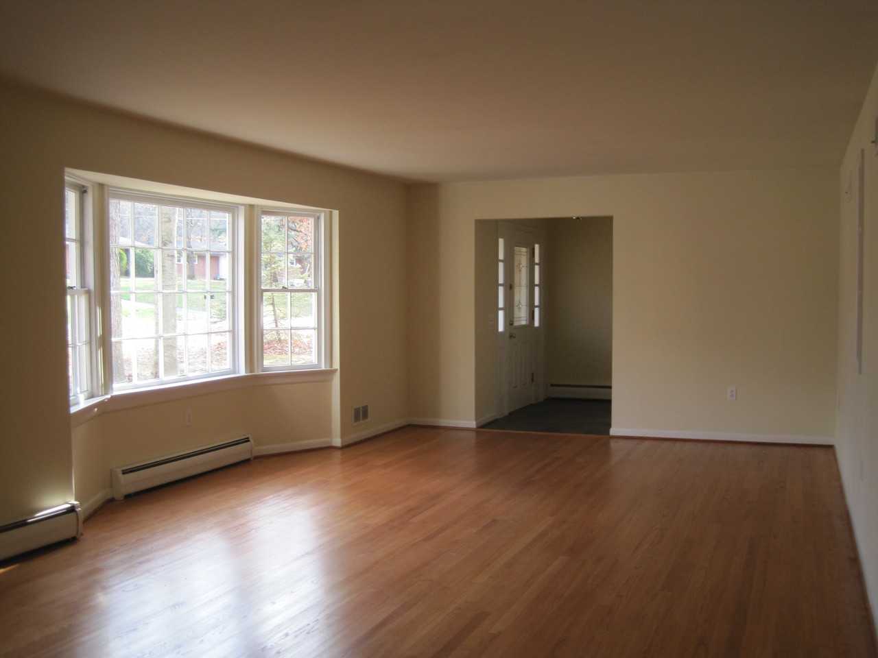 18318 Candice Dr - Photo 3 of 36