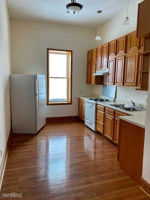 601 Main St - Photo 2 of 6