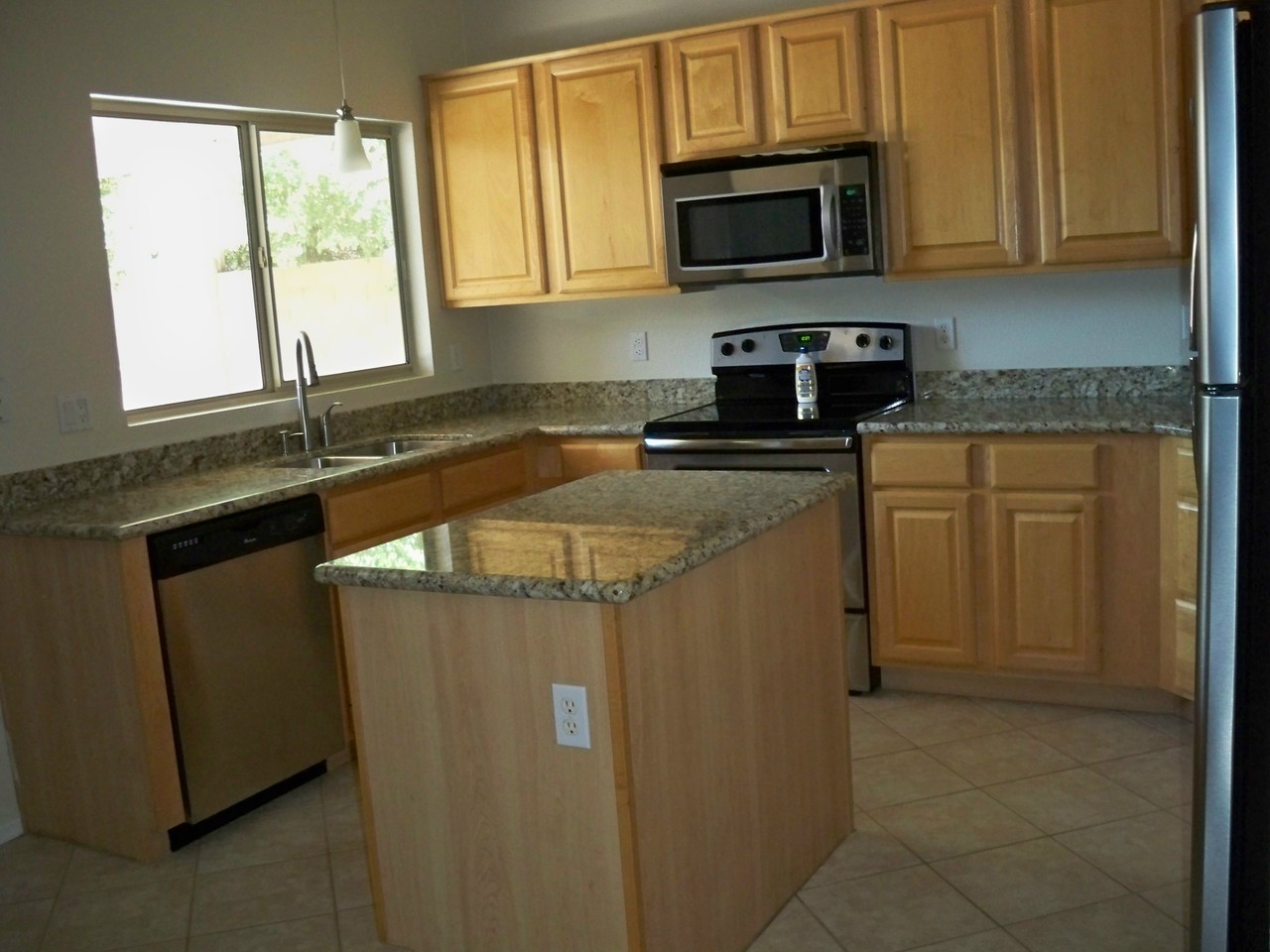 1103 E Windsor Dr - Photo 2 of 8