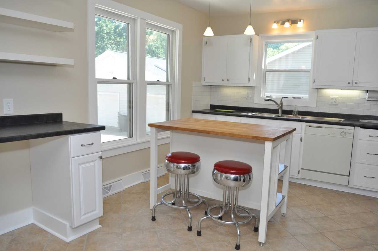 1244 Lawe St - Photo 2 of 7