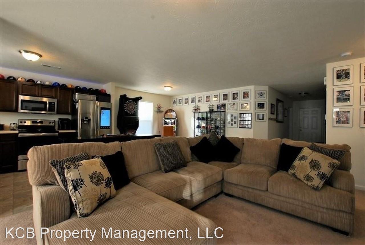 371 Ariel Dr - Photo 2 of 9