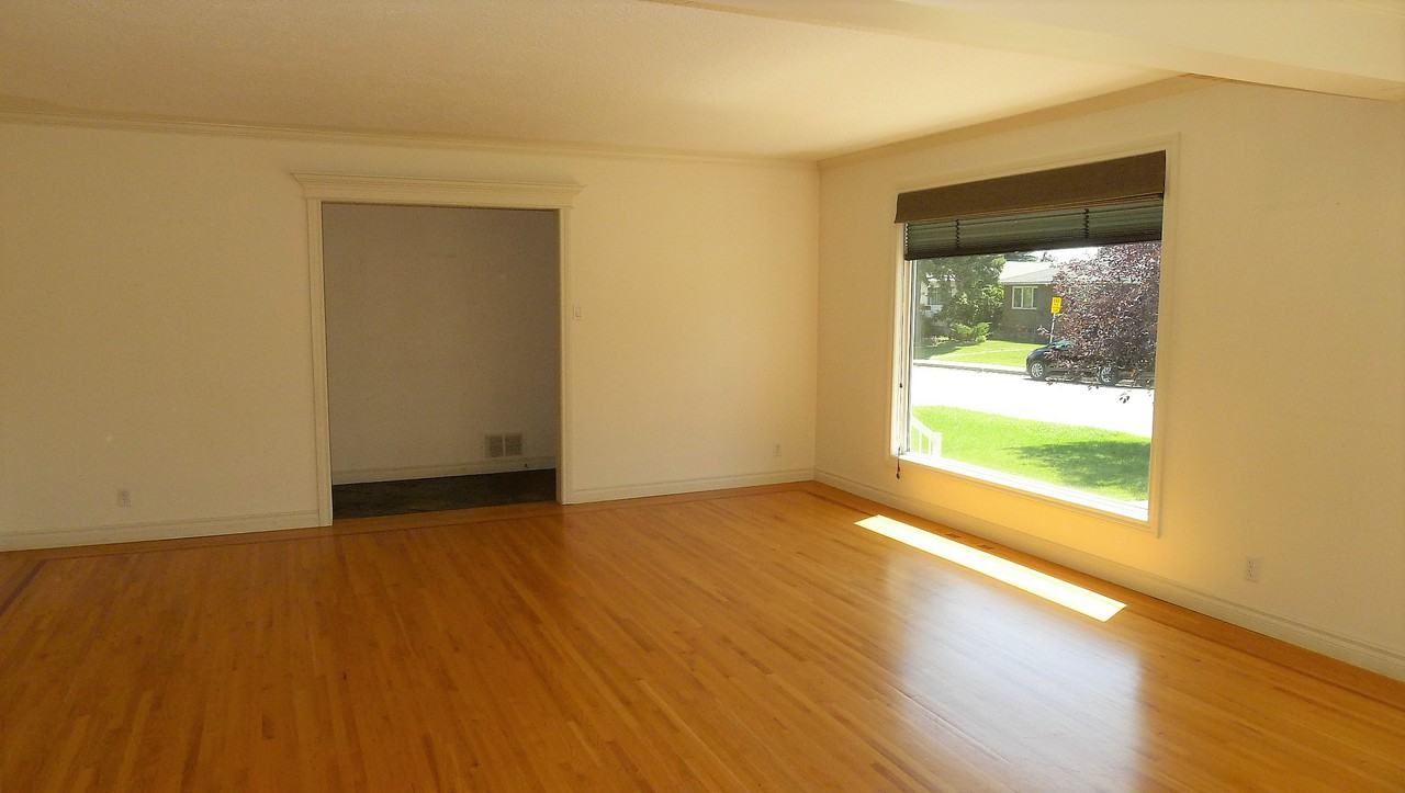 532 49 Ave Sw - Photo 3 of 21