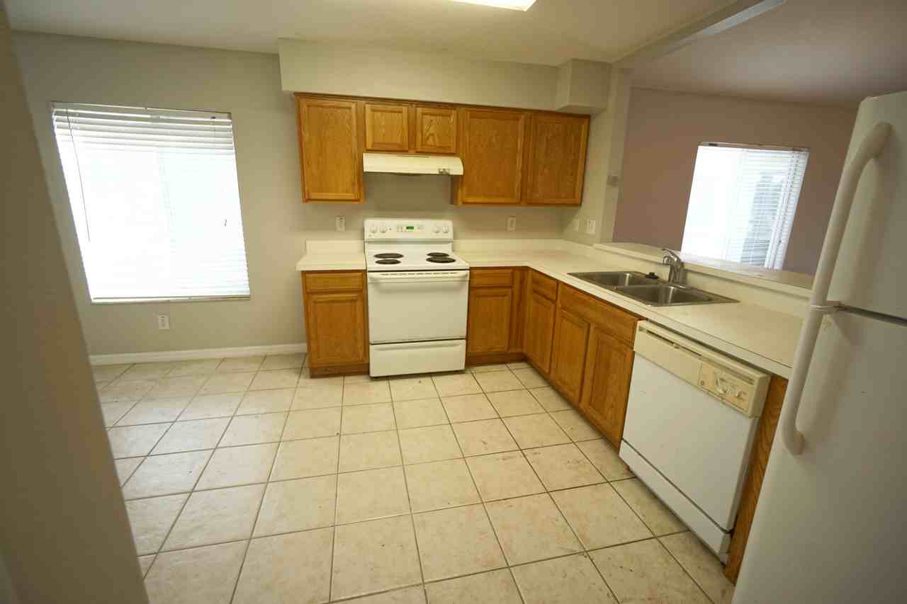 18220 Portside St - Photo 2 of 10