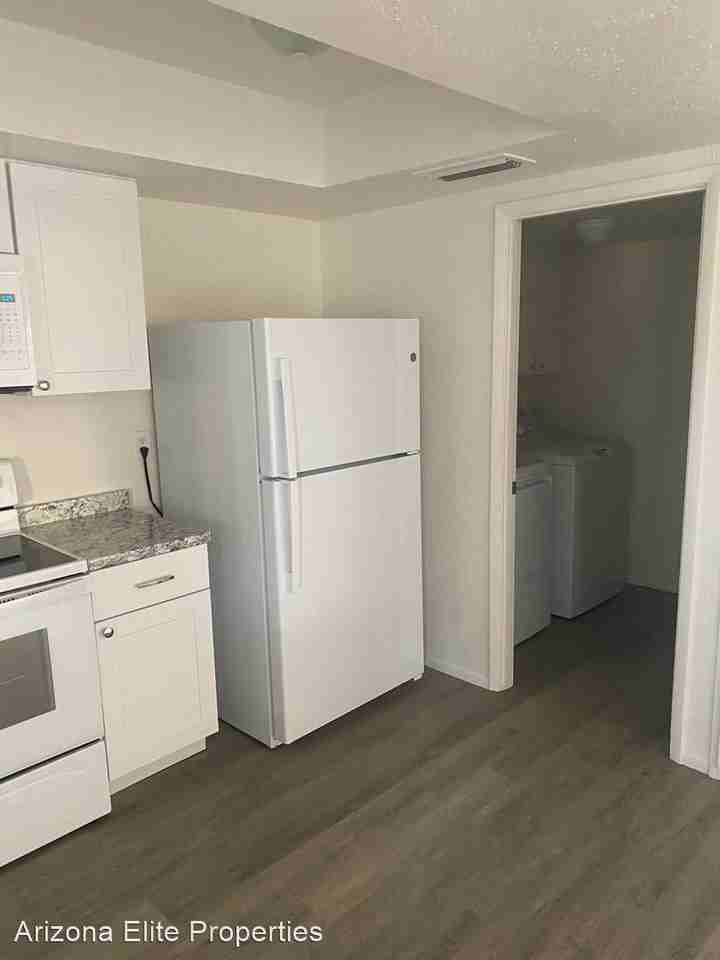 2027 W Hazelwood Pkwy - Photo 2 of 16