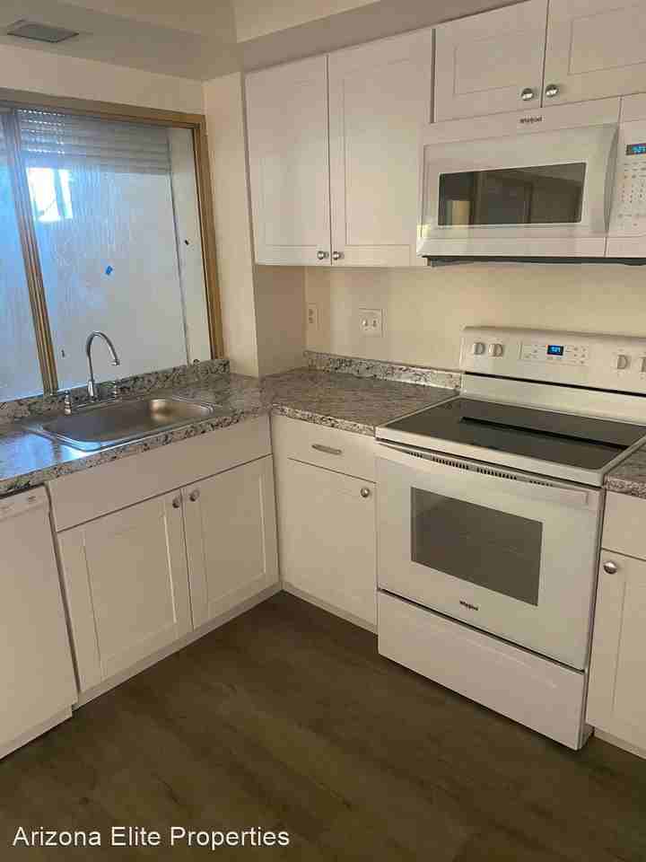 2027 W Hazelwood Pkwy - Photo 3 of 16