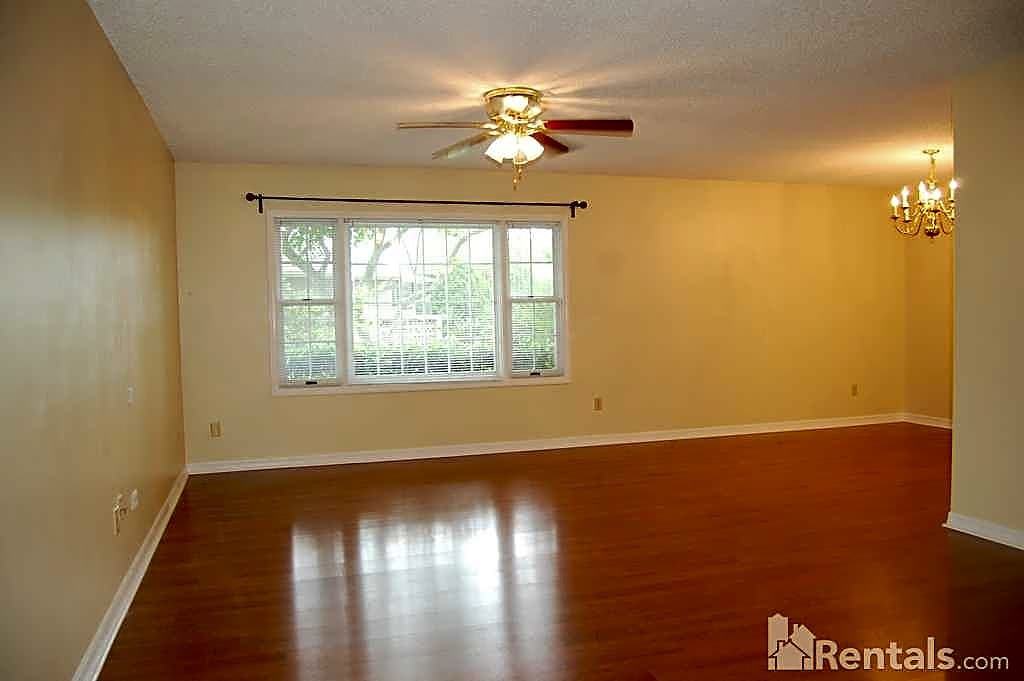 9207 Cypresswood Cir - Photo 3 of 10