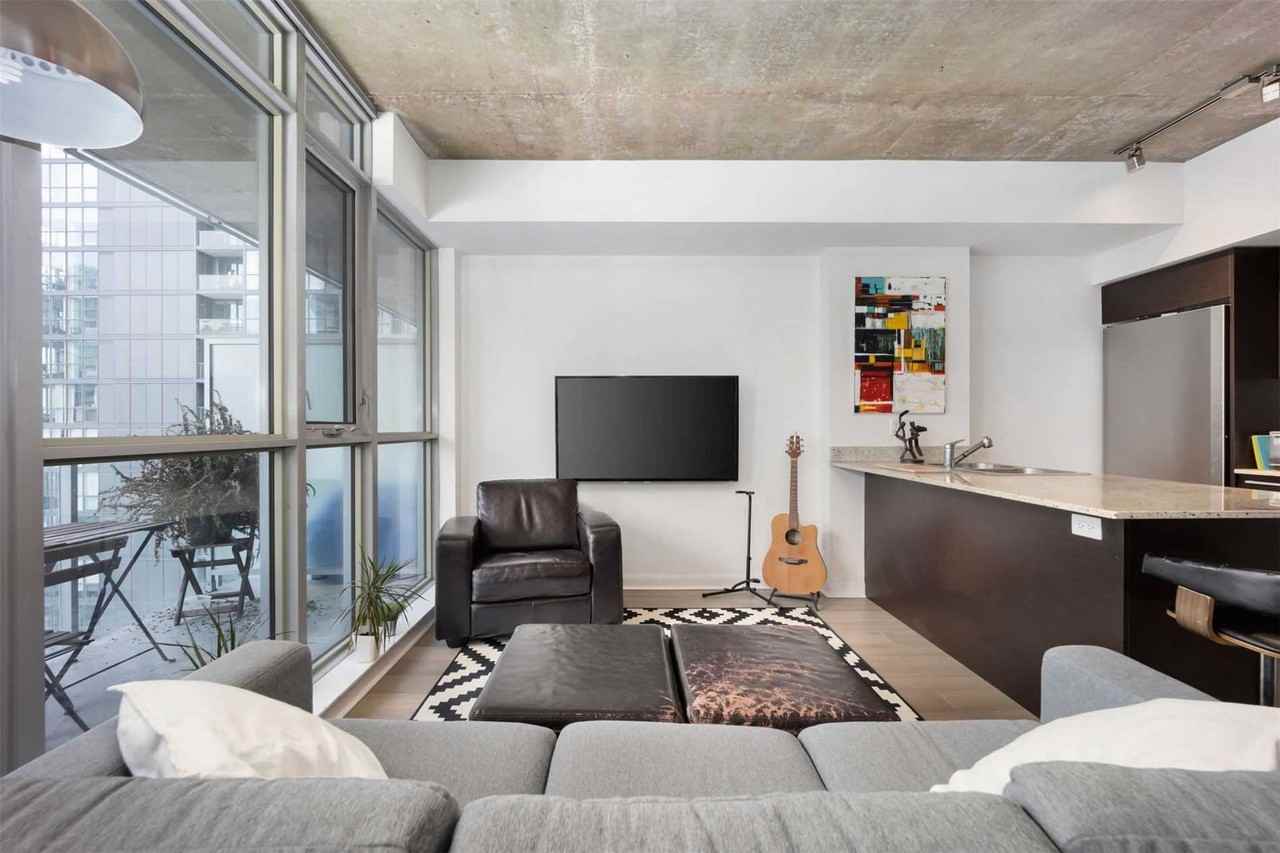 375 King Street West #2906