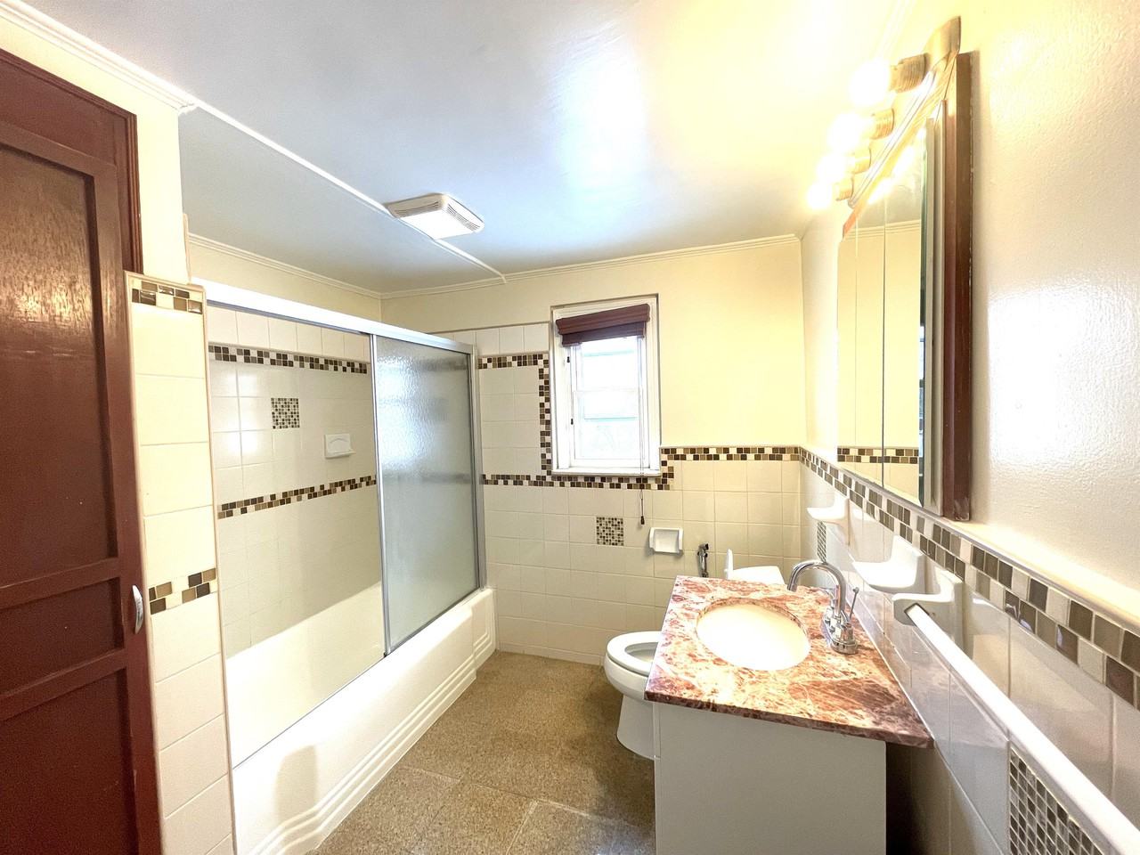 32 Westend Ave 2nd Fl #2 - Photo 3 of 4