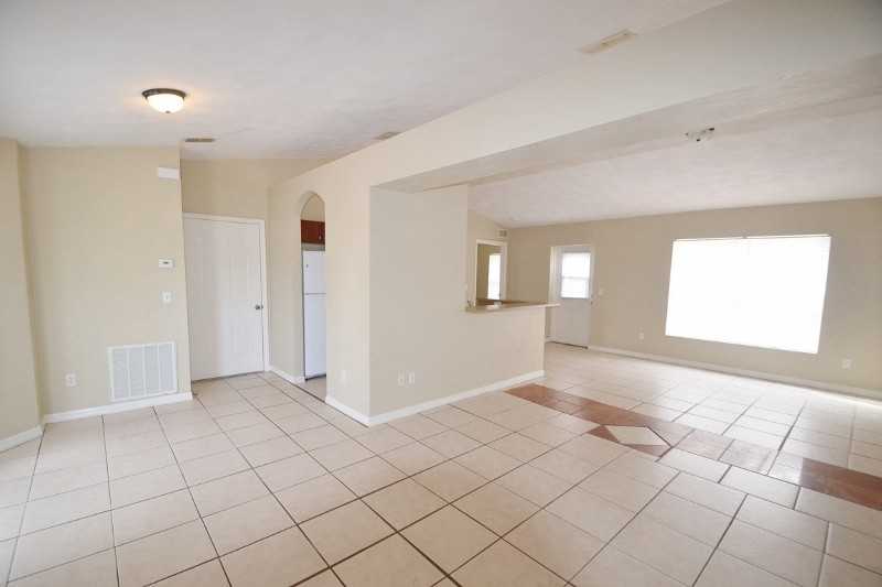 816 Grove Ave - Photo 2 of 9