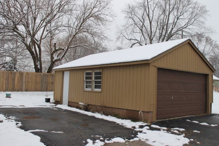 2145 S 38th St - Photo 2 of 6