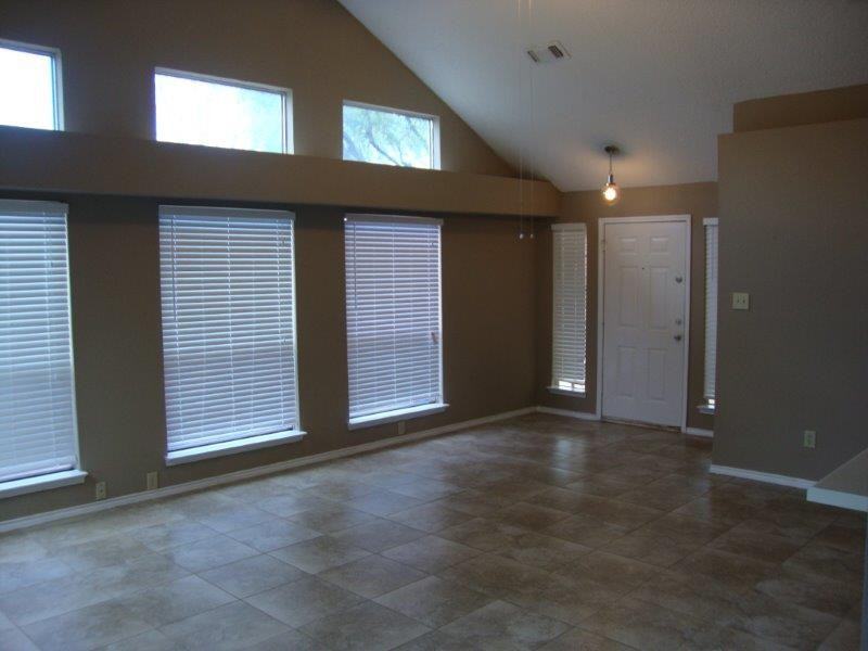 15627 Scenic Haven Dr - Photo 2 of 10