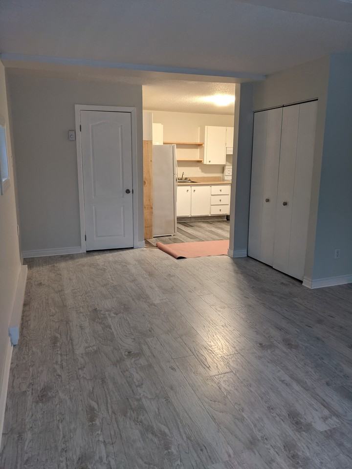 April 1st, One bedroom apartment Downtown Hull - Photo 3 of 9