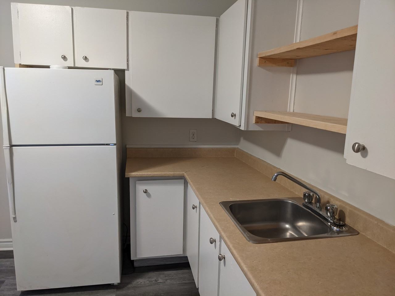 April 1st, One bedroom apartment Downtown Hull - Photo 2 of 9
