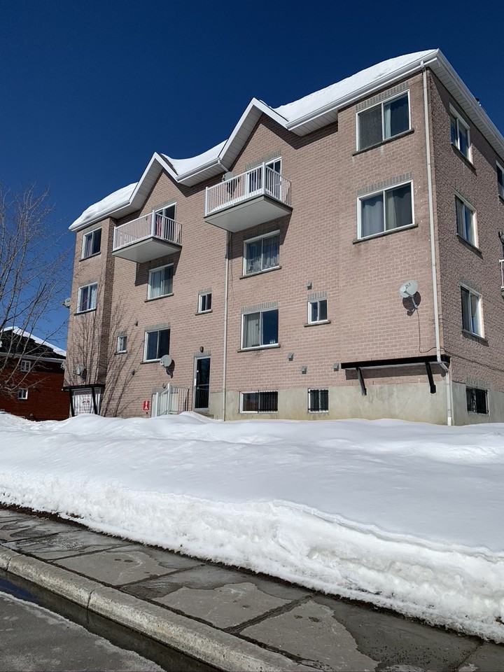 14665 Boulevard de Pierrefonds 106, Montréal, QC H9H 4X9 2 Bedroom Condo for 1,600/month Zumper