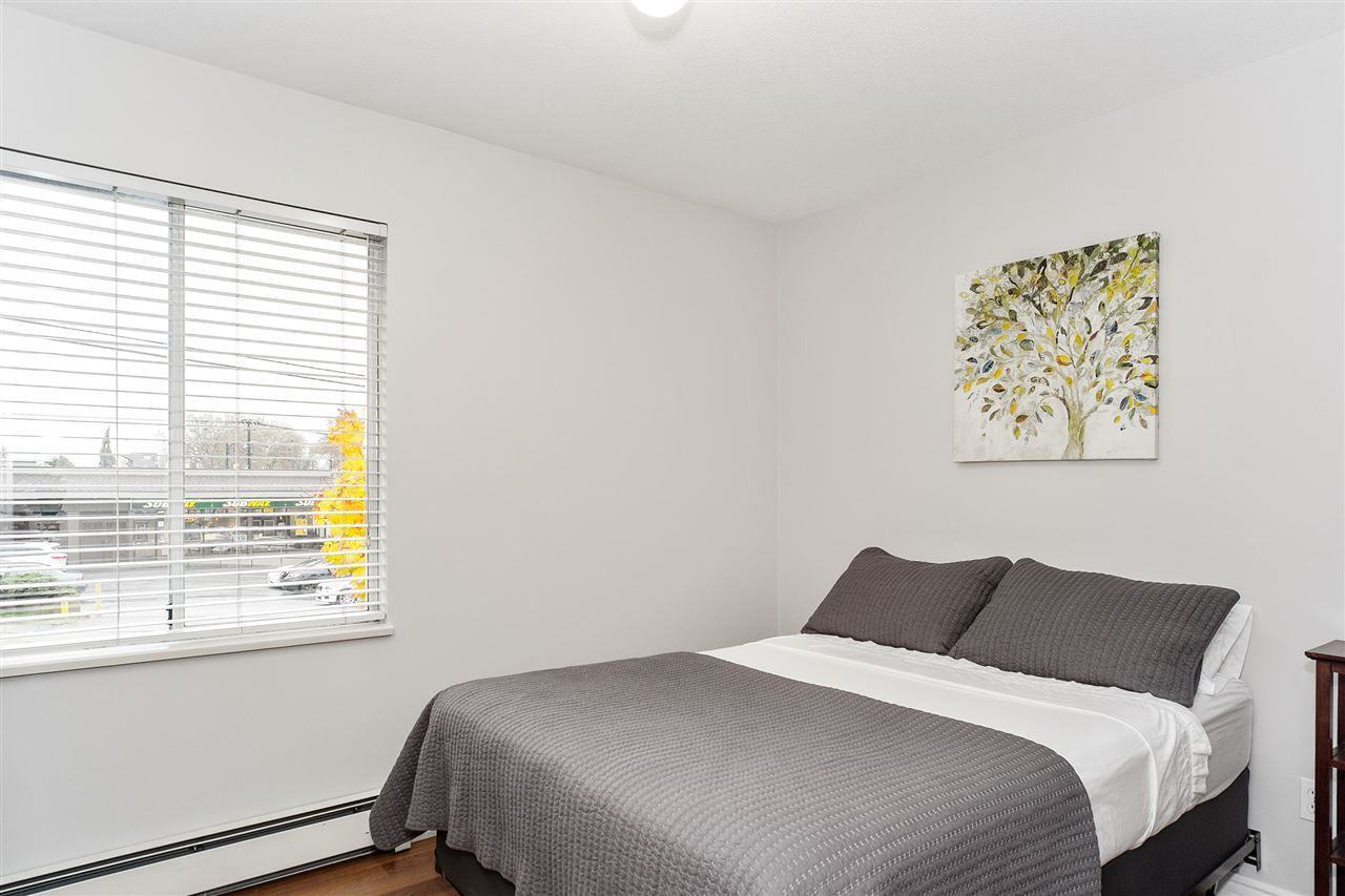 3 Bedroom, Upper Floor 1/2 duplex - Photo 4 of 10