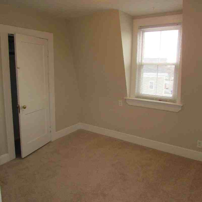 944 Washington St - Photo 2 of 7