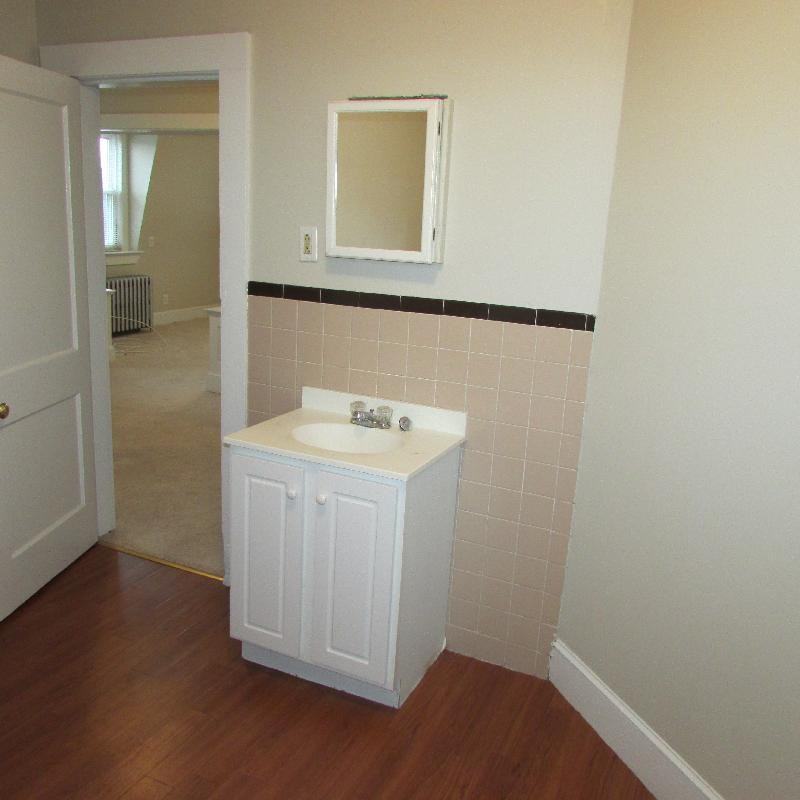 944 Washington St - Photo 3 of 7