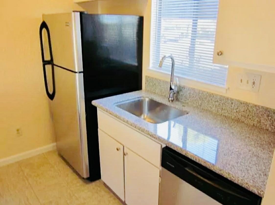 1476 Portola Avenue - Photo 5 of 10