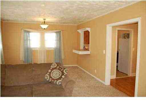 1127 S Minneapolis Ave - Photo 3 of 14