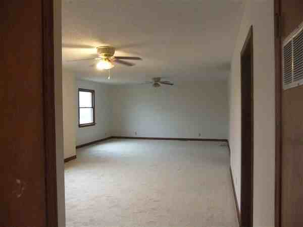 103 S Bobbie Smith St - Photo 3 of 9