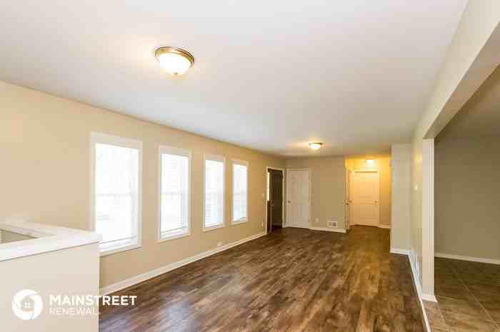 3510 Ingledale Dr Sw - Photo 3 of 15