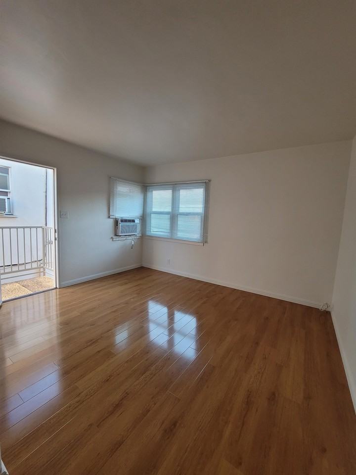 907 Monterey Blvd #907 - Photo 2 of 8
