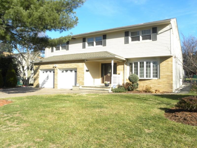 258 Charles St - Photo 2 of 25