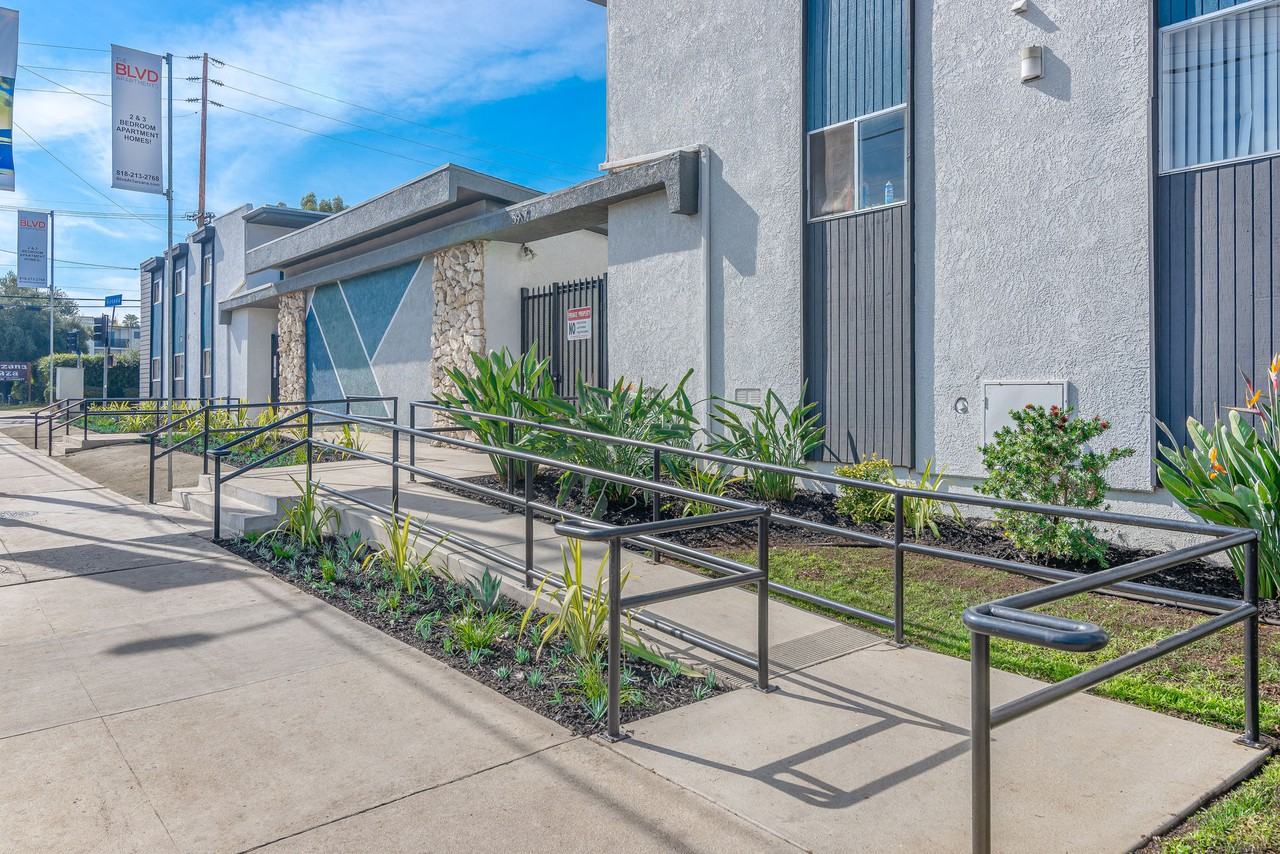 Blvd Apartments - Photo 5 of 21