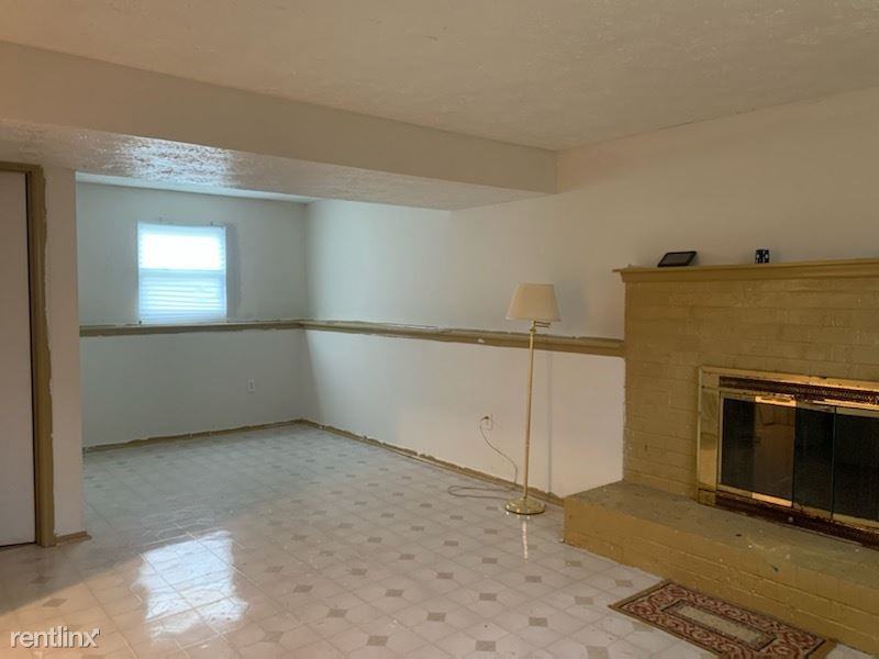 10725 Hollaway Dr - Photo 3 of 6