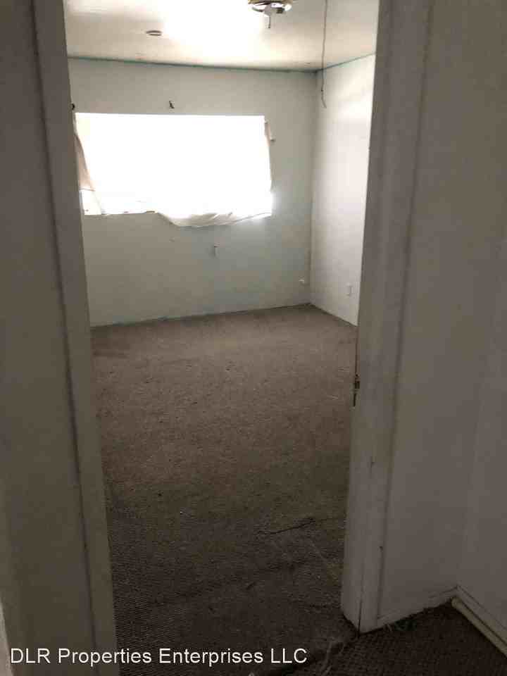 4337 N Kenosha Ave - Photo 3 of 7