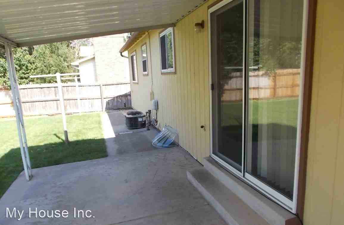 818 Winchester Dr - Photo 2 of 24