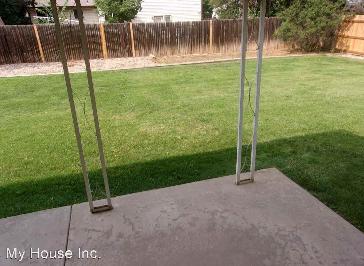 818 Winchester Dr - Photo 3 of 24