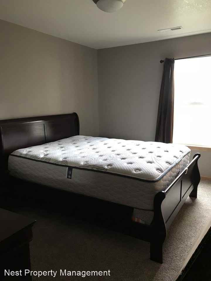 1555 Sadler Dr - Photo 3 of 7